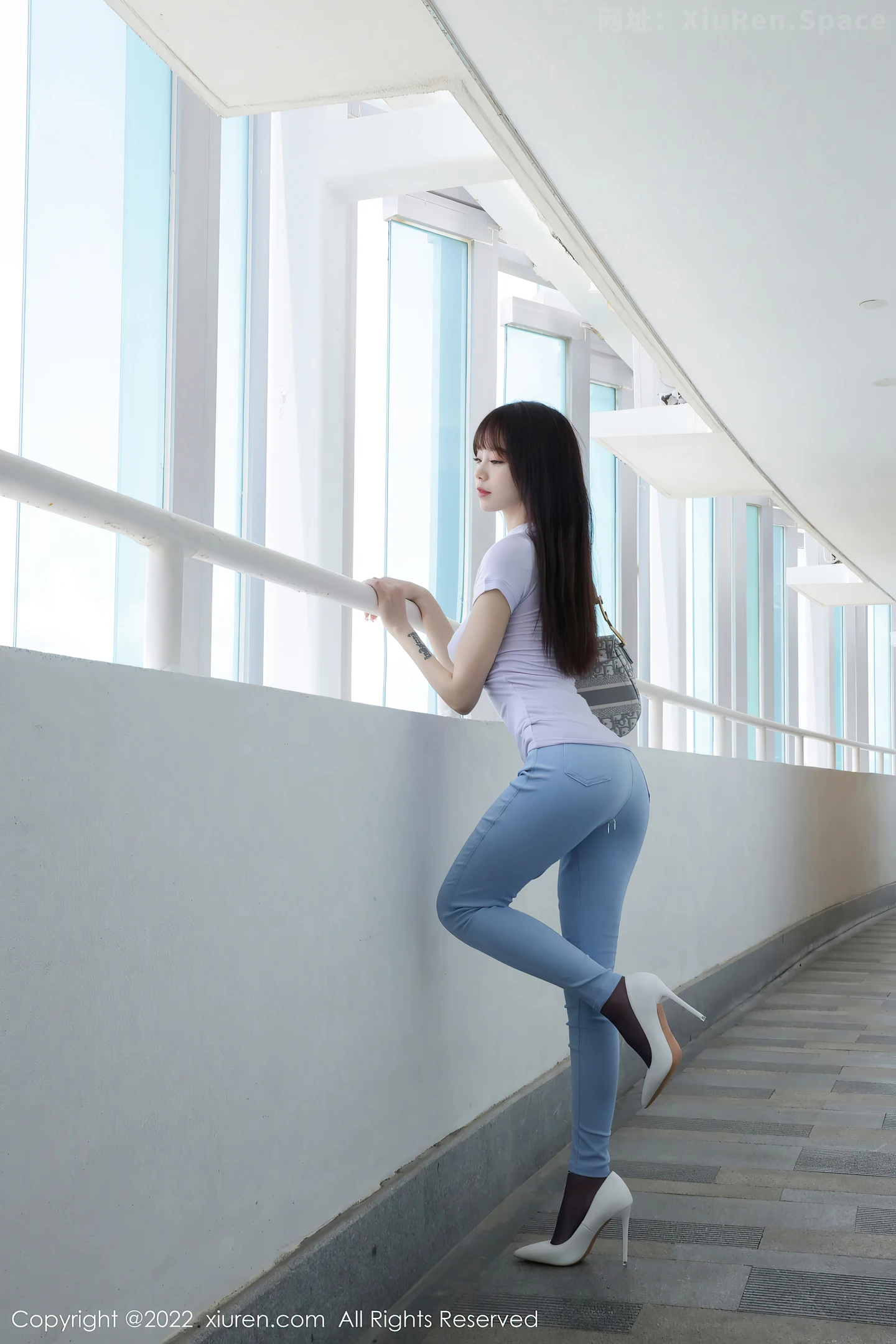 图片[5]-[XiuRen秀人网] VOL.5384 模特佘贝拉bella三亚旅拍紫色收身衣配长裤秀完美身材诱惑写真84P-秀人网官方网站